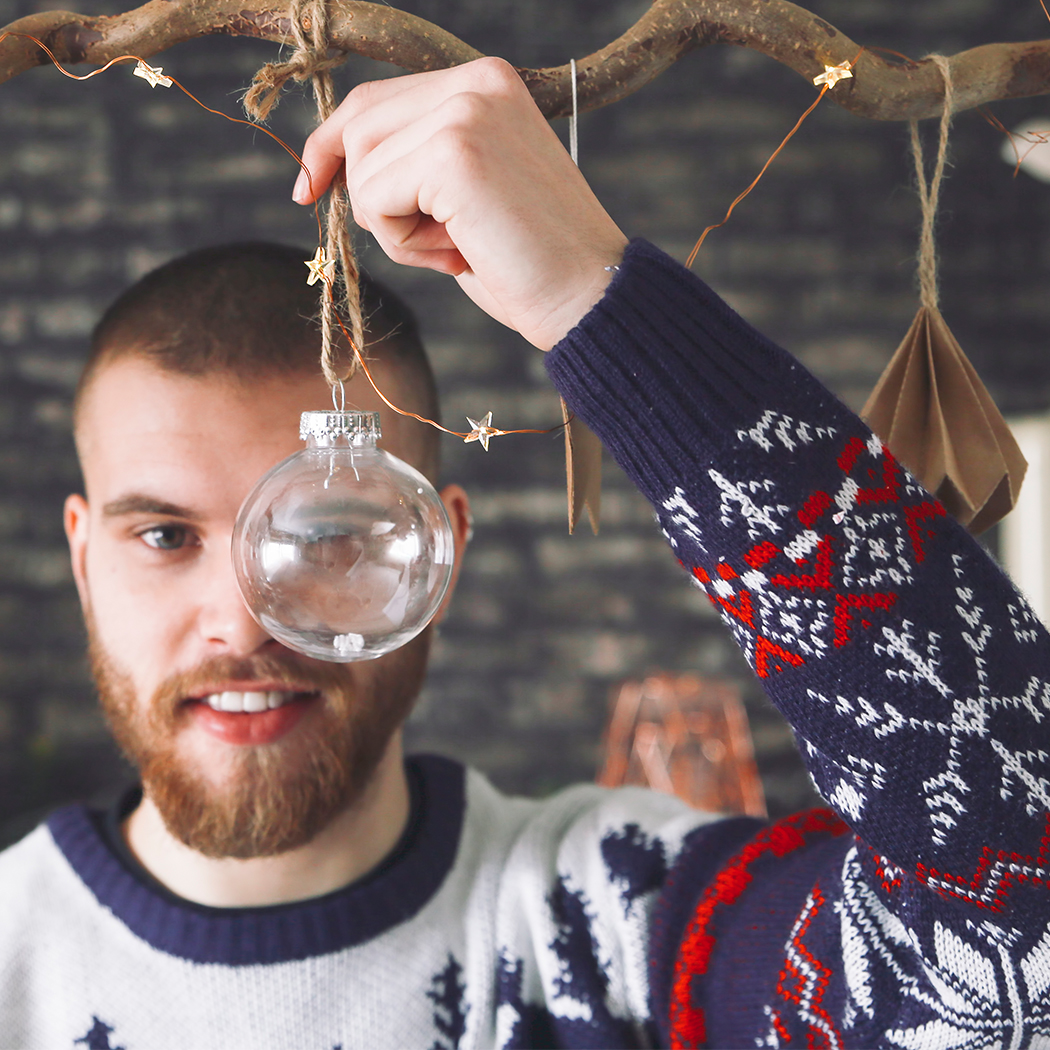 Świąteczne stylizacje dla mężczyzn – co ubrać na Wigilię 2021?